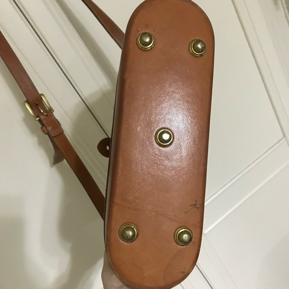 Vintage Dooney and Bourke white leather shoulder bag - Picture 5 of 5